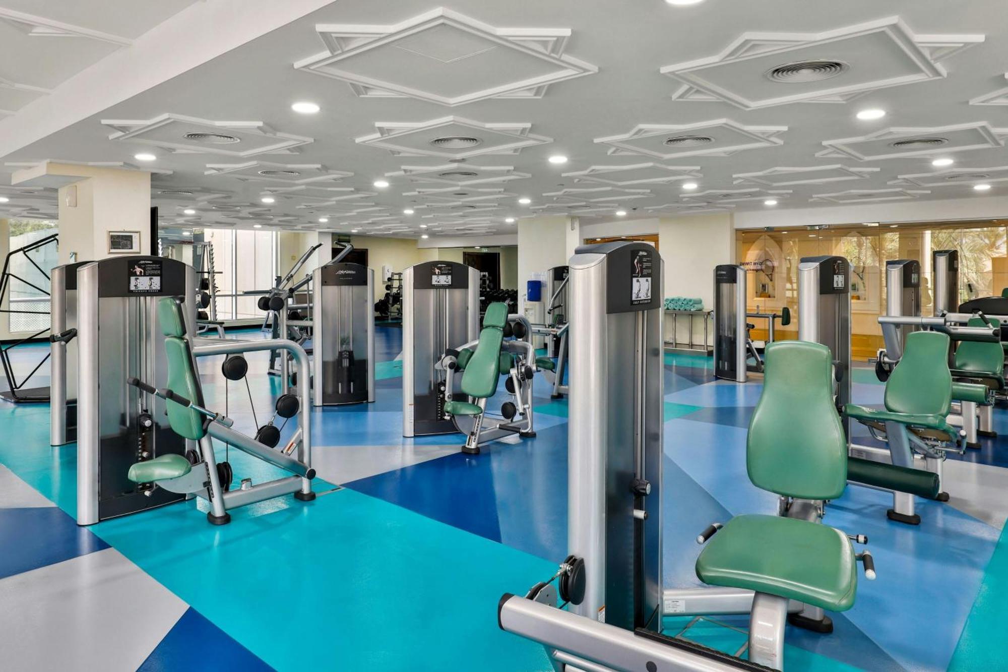 합투어 그랜드 리조트, 오토그래프 콜렉션 두바이 외부 사진 The gym at the hotel