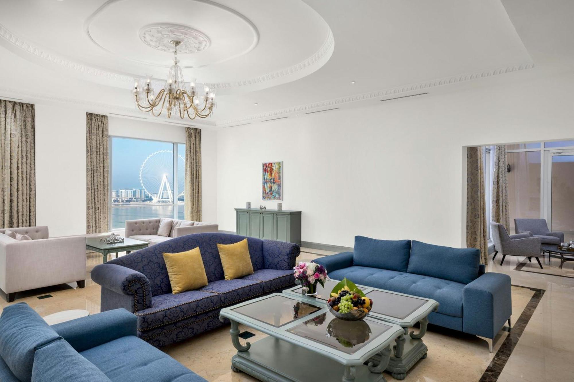합투어 그랜드 리조트, 오토그래프 콜렉션 두바이 외부 사진 A living room in a suite at the Jumeirah Atlantis